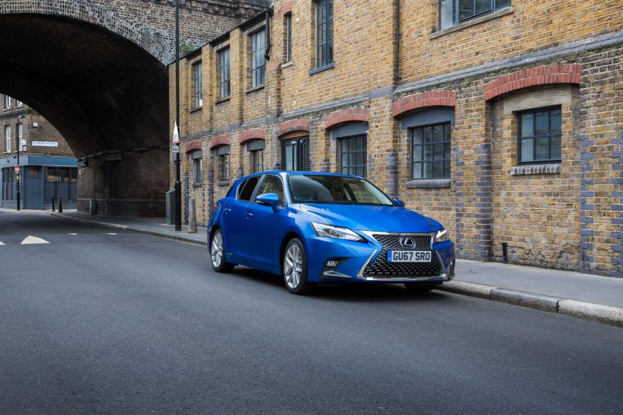  Lexus CT200h 2017 года  (UK) (фото 36 из 38)